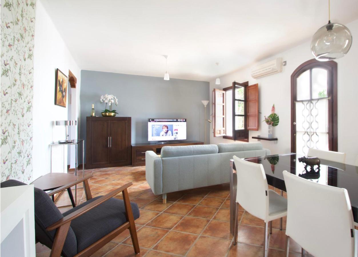 Pueblo Blanco Casa Del Loro Torremolinos Exterior foto